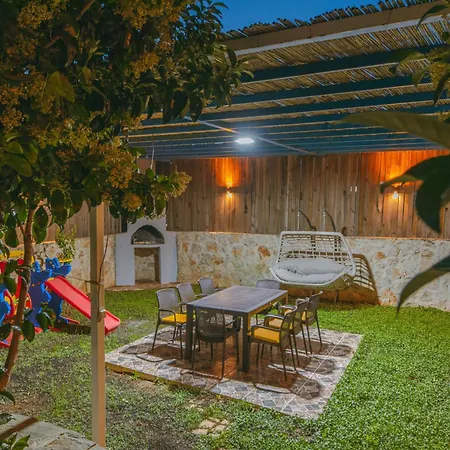 Doga Manzarali Korunakli Sura Villa
